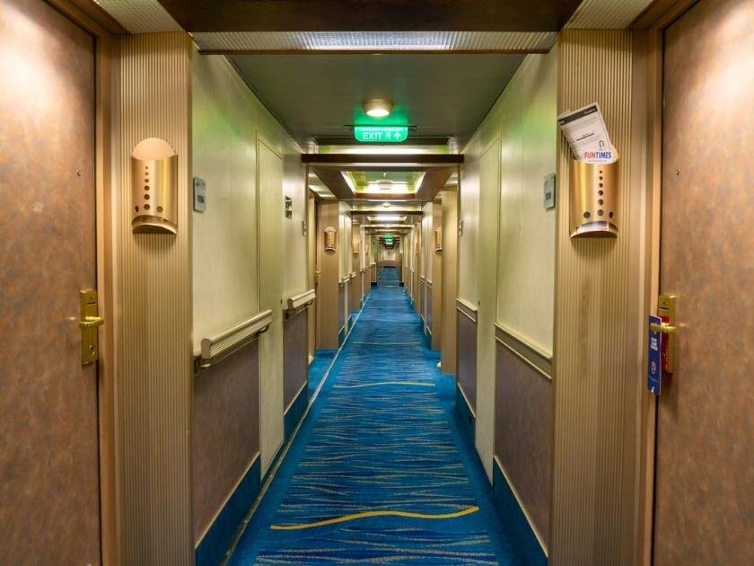 carnival cruise Cabins to avoid with connecting doors
